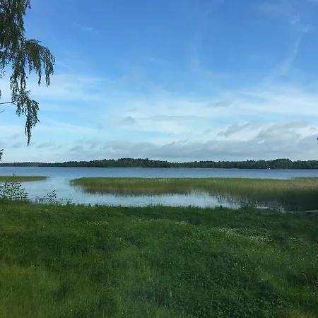 Lakeside Retreat - Huvilat